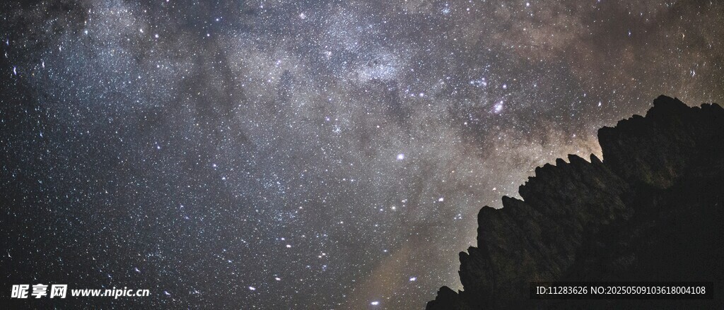 夜空下的壮丽星河