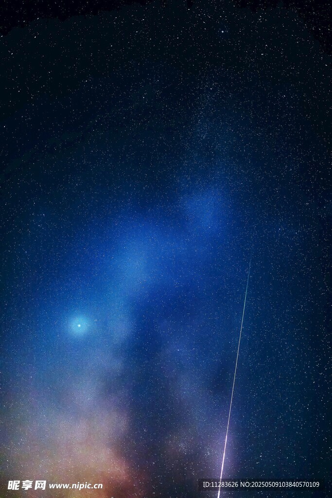 夜空中的流星与绚烂星云