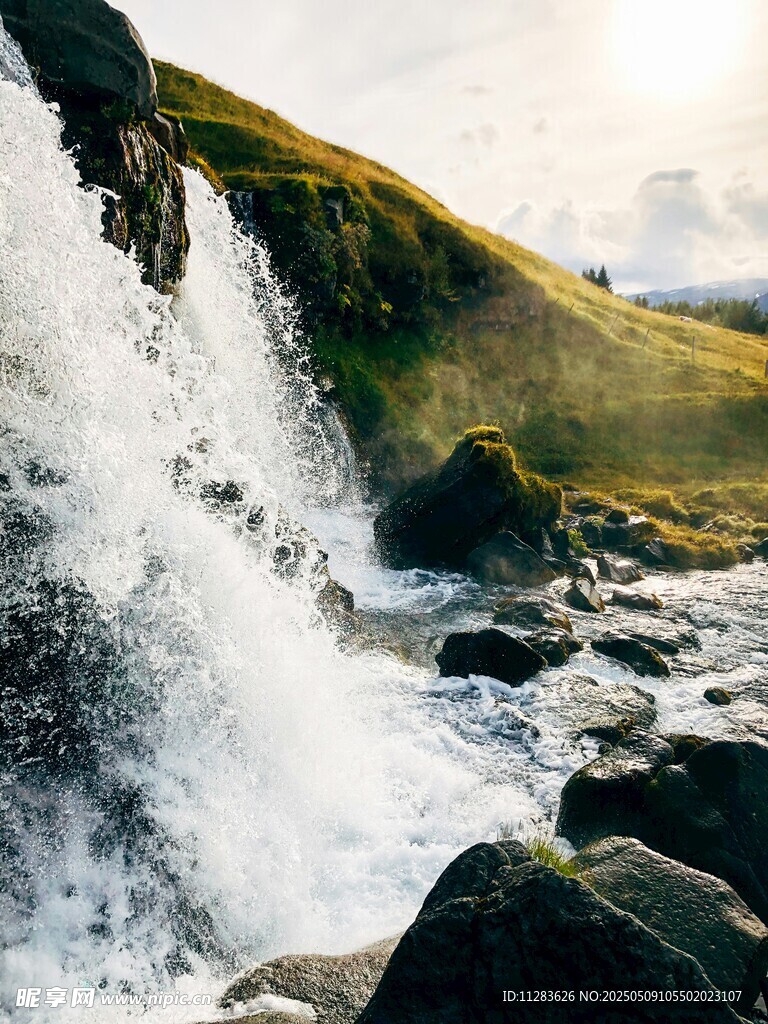 山间瀑布美景