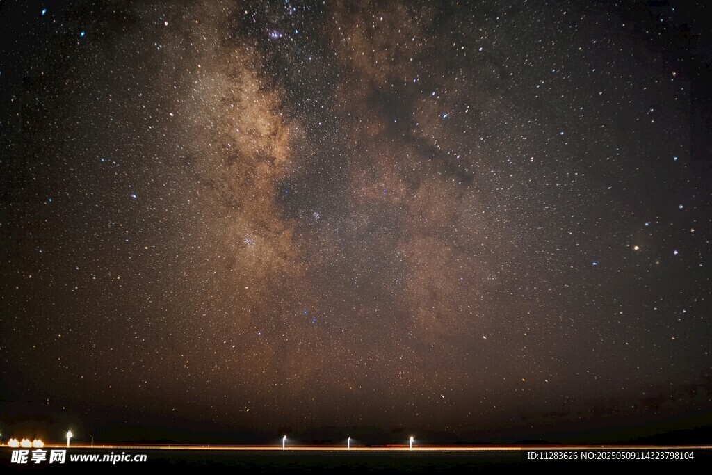 星空下的静谧夜景