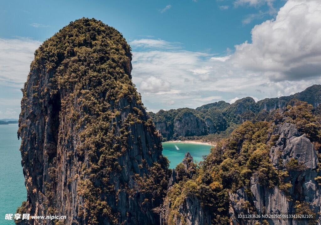海上奇峰美景
