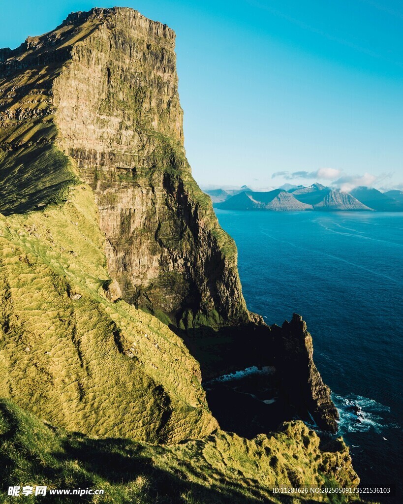 壮丽悬崖边的绝美海景
