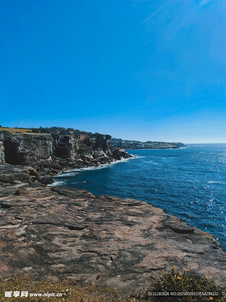 海岸风光 岩石与辽阔大海