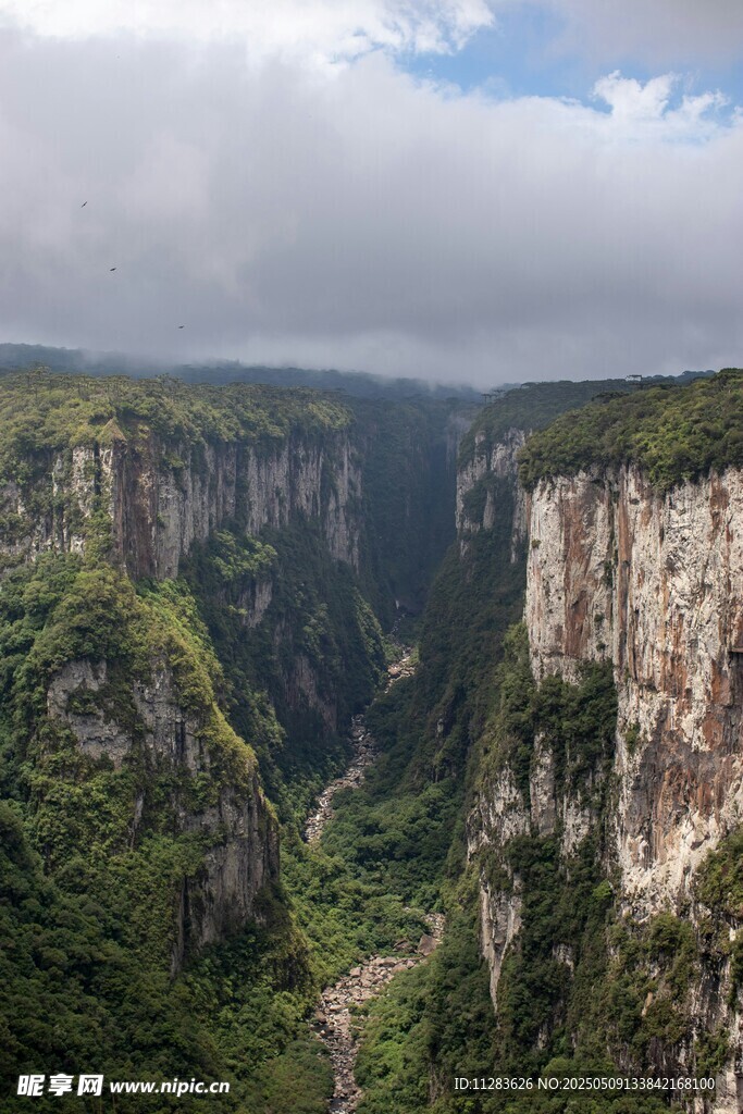 壮丽峡谷景观