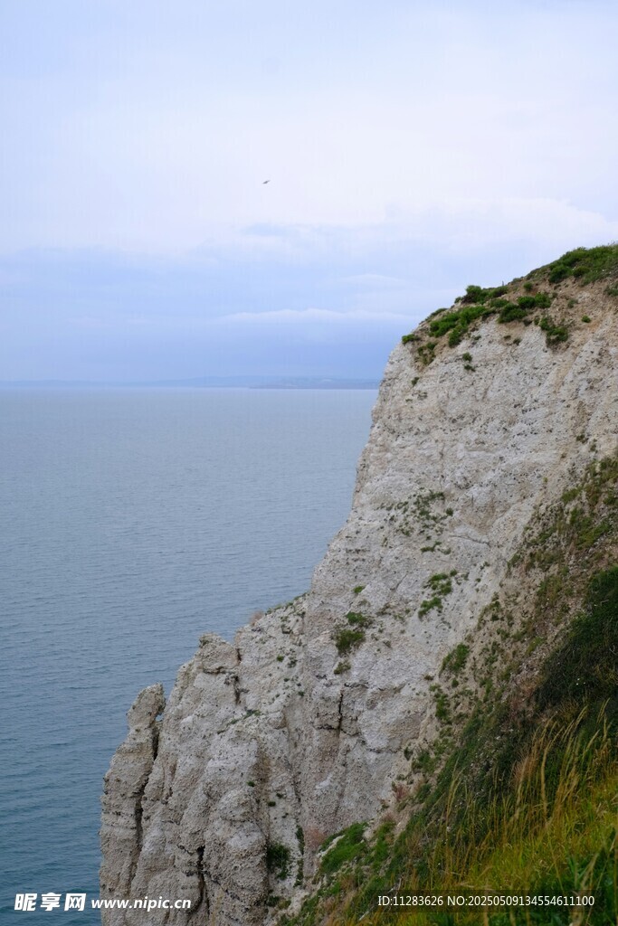 悬崖边的壮阔海景