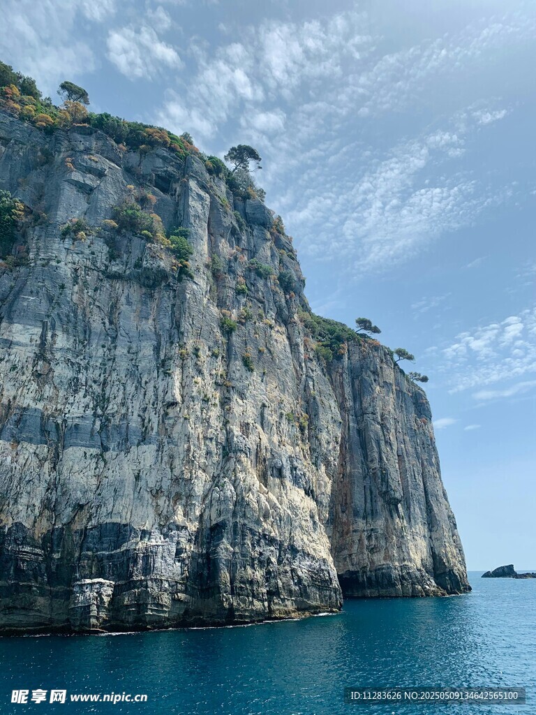 海上悬崖壮丽风光