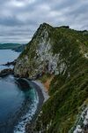 海岸边的陡峭岩石景观