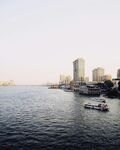 城市河畔船只风景