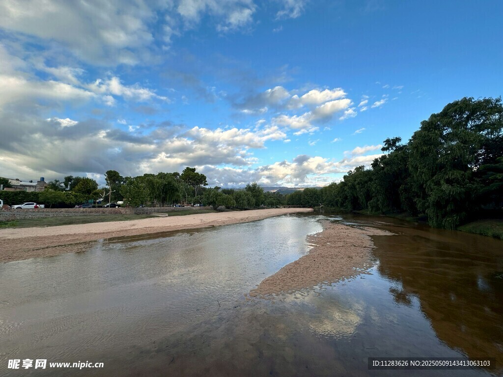 河畔风光 宁静自然之景