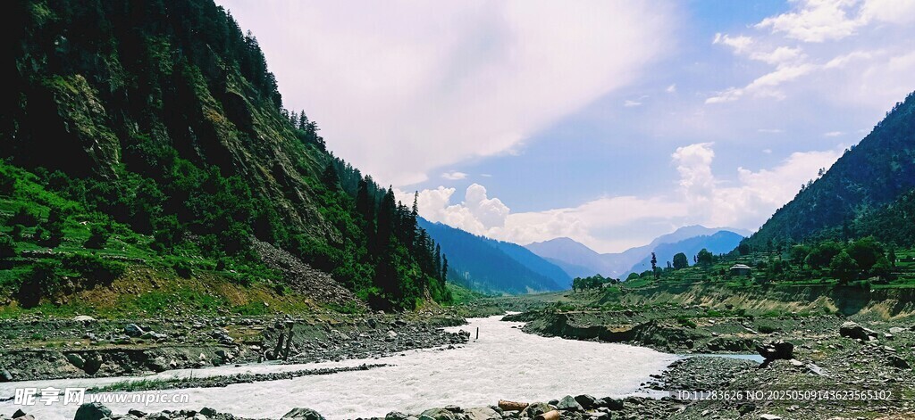 山间河流美景
