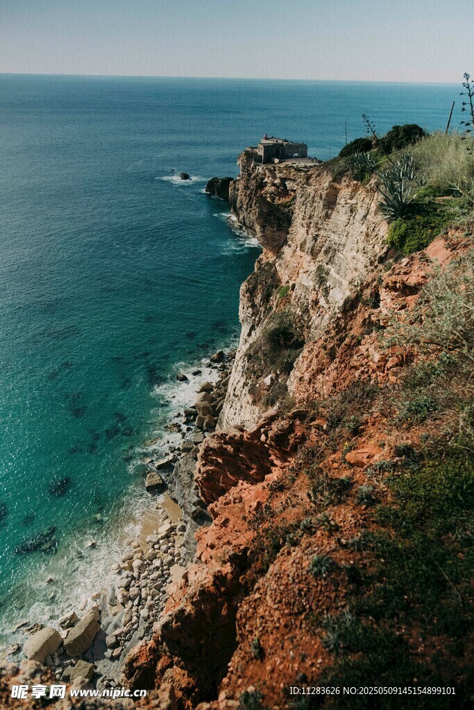 海岸悬崖边的壮美海景