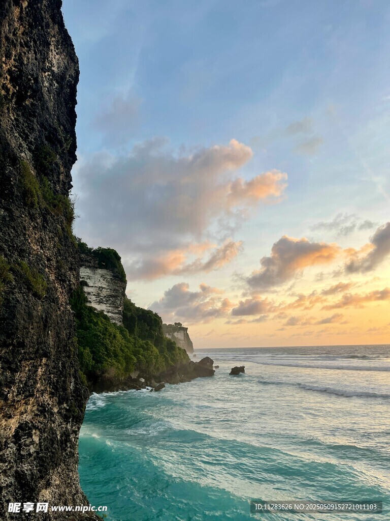 海边悬崖日落美景