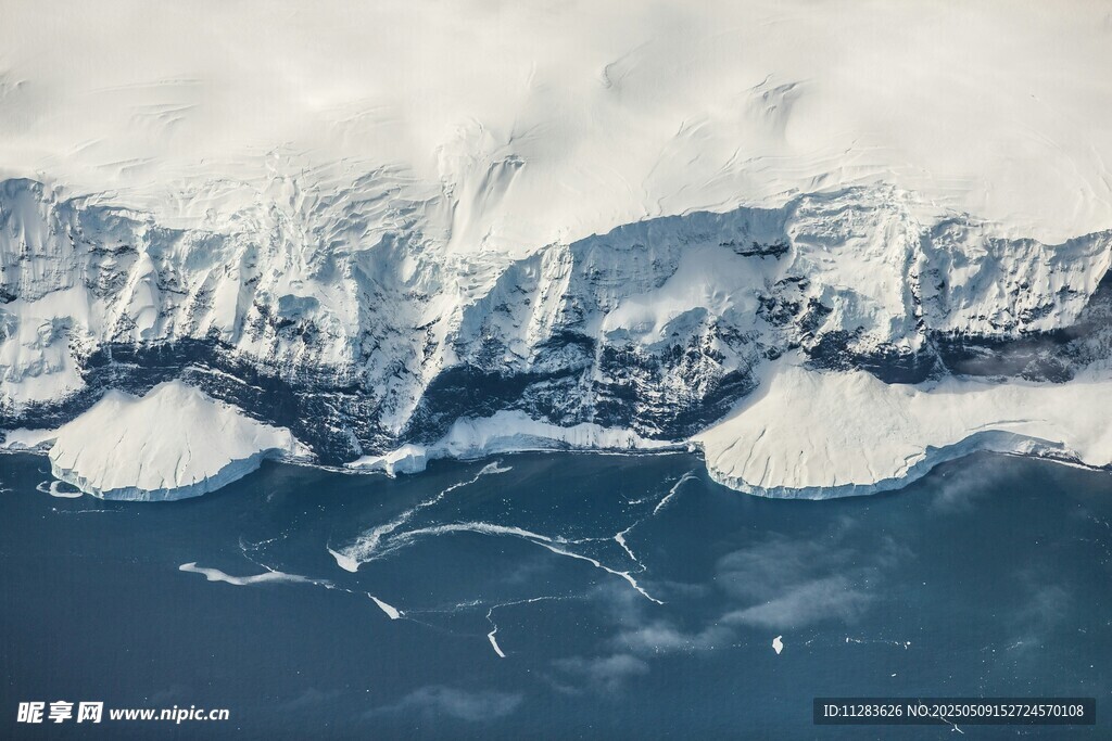 壮丽雪山景观