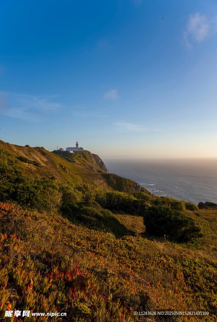 海岸风光 山丘与辽阔大海