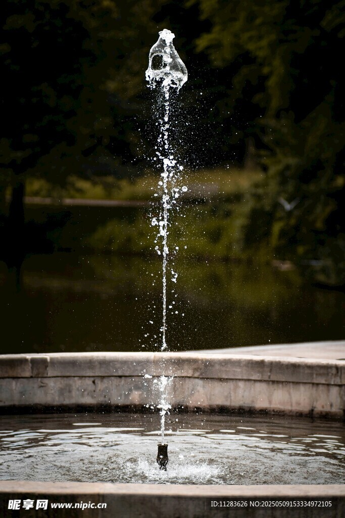 喷泉喷水瞬间美景