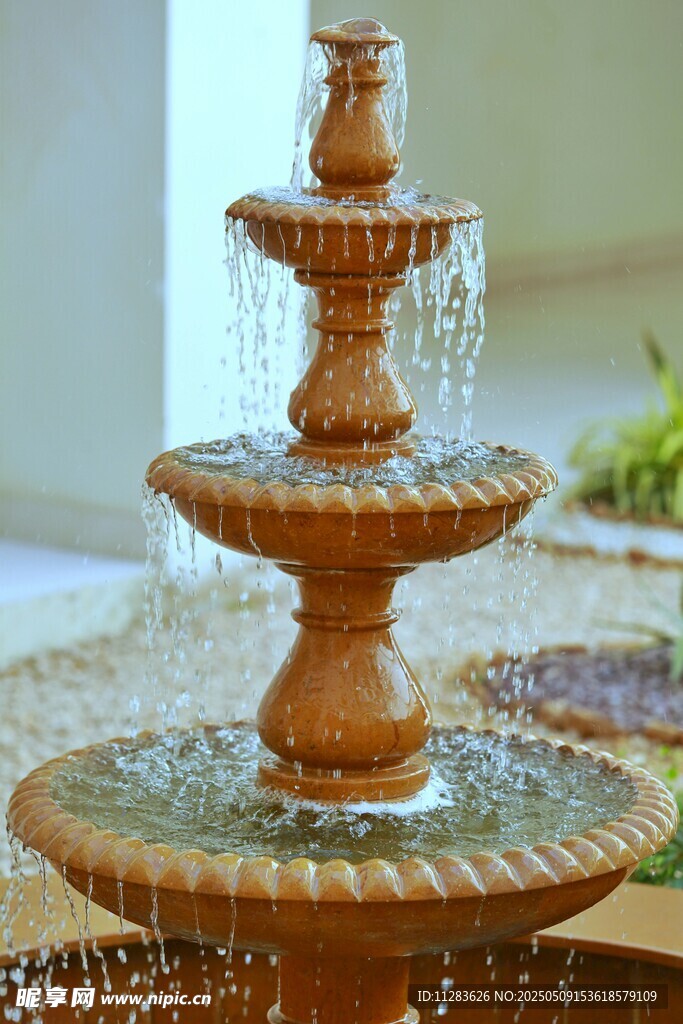 三层木质喷泉景观