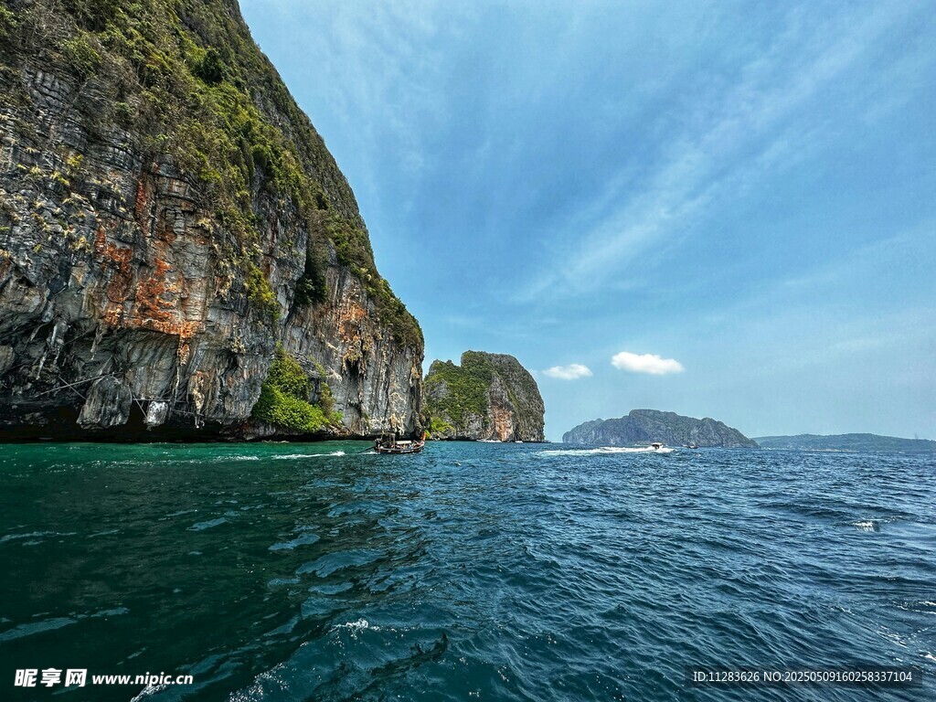 海上峭壁美景