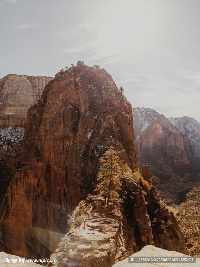 壮丽险峻的高山景观