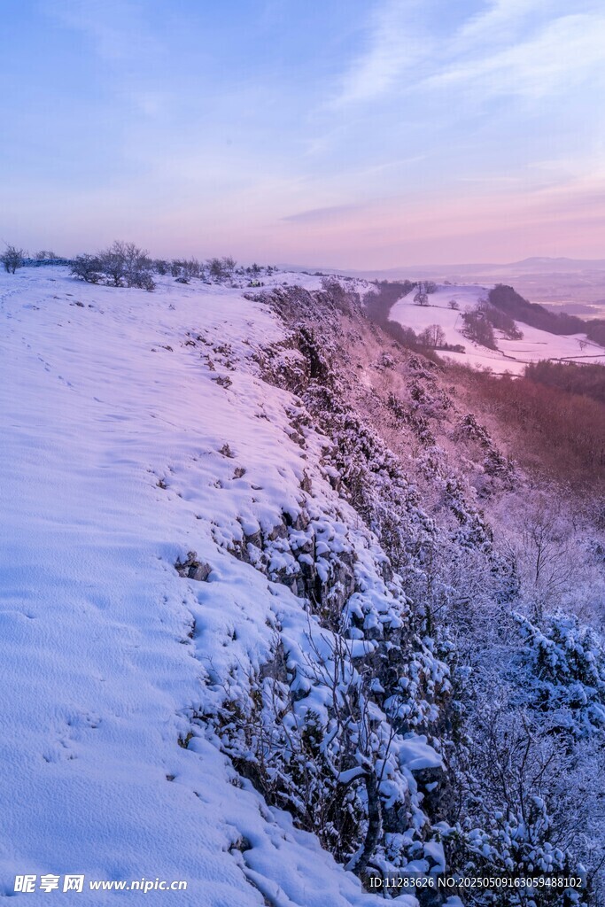 冬日雪坡美景