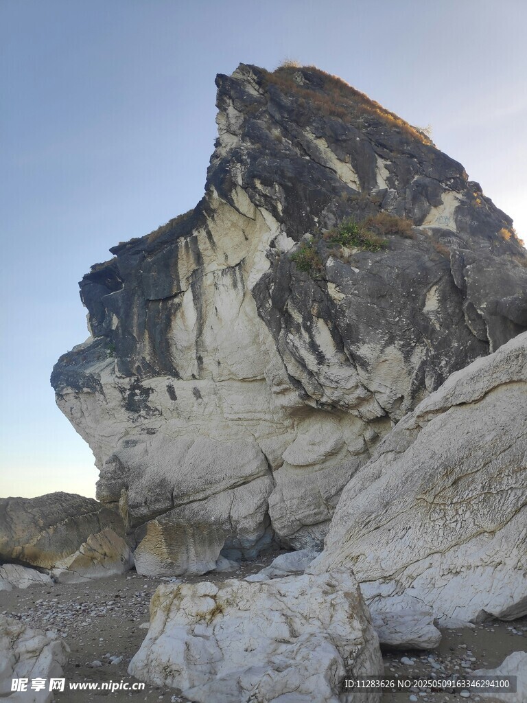奇特造型的户外岩石景观