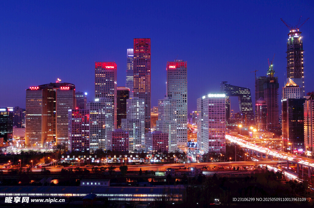 繁华都市夜景璀璨灯火