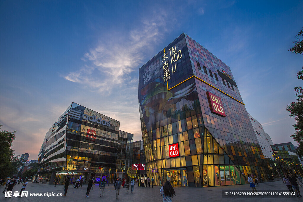 繁华都市商业建筑夜景