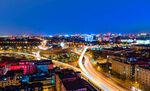 城市夜景中的璀璨道路
