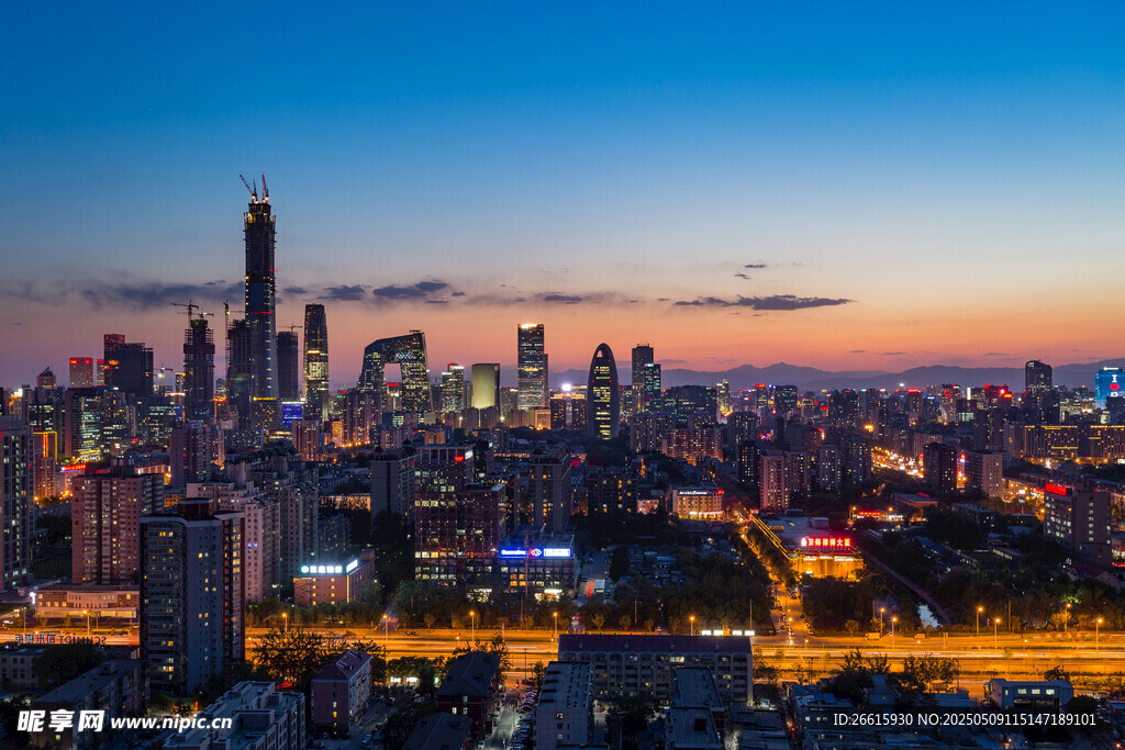 城市璀璨夜景俯瞰图