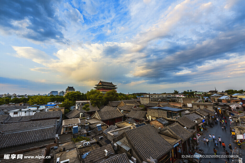 古城风光下的市井景象