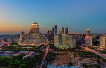 城市天际线黄昏壮丽景观