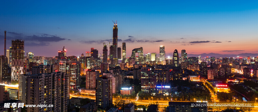 城市璀璨夜景天际线