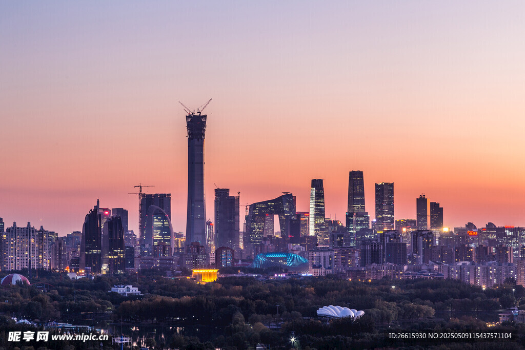 北京城市天际线黄昏美景