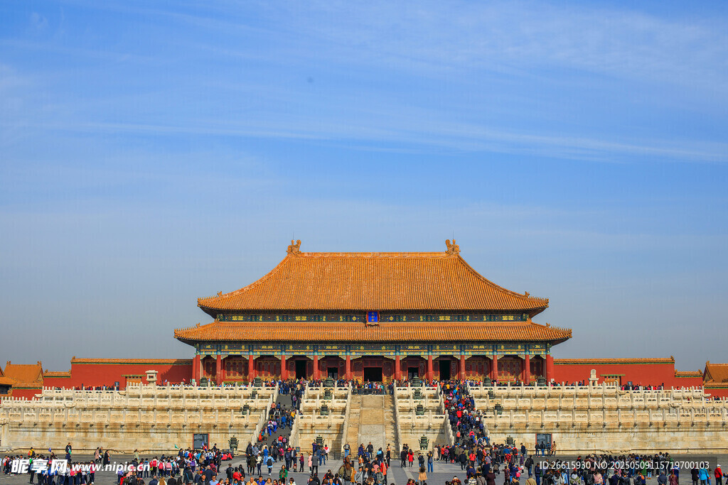 故宫太和殿前人潮涌动