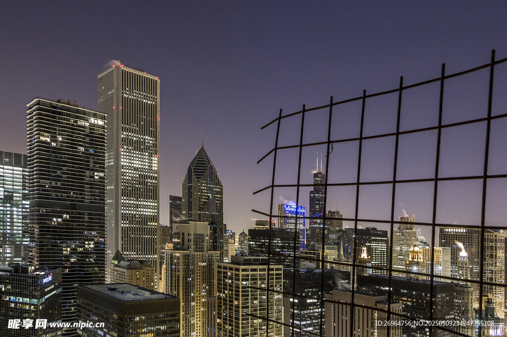 夜幕下的城市高楼景观