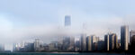 雾中都市高楼景观