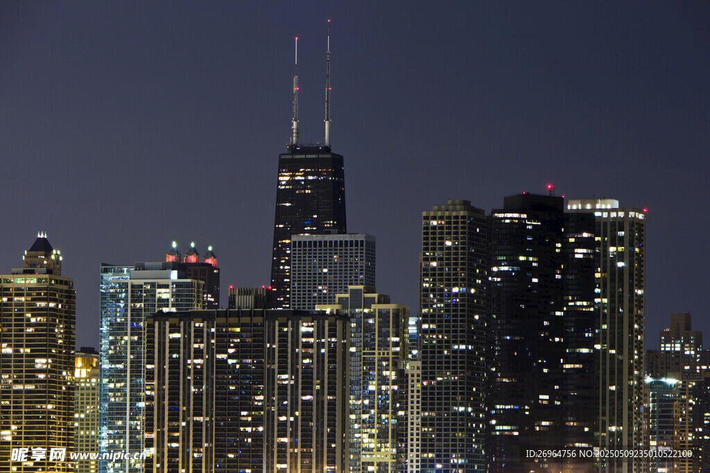 夜幕下的繁华都市建筑群