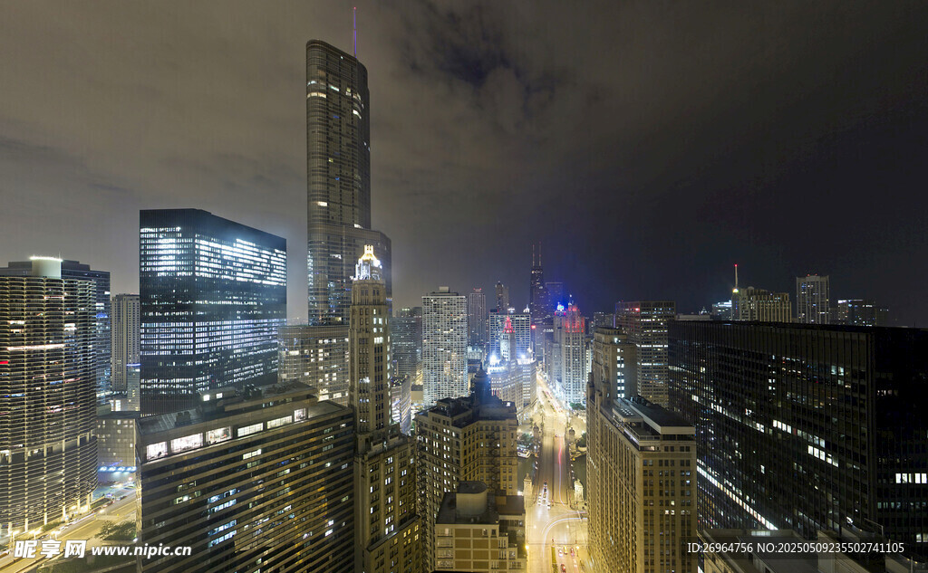城市璀璨夜景俯瞰图