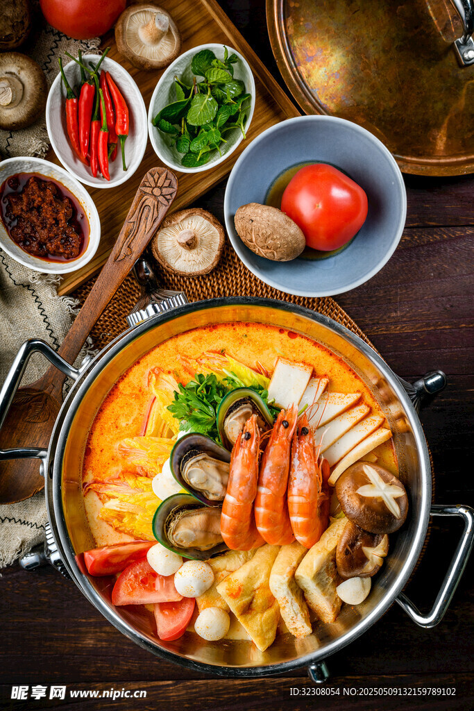 美味丰盛的海鲜火锅大餐