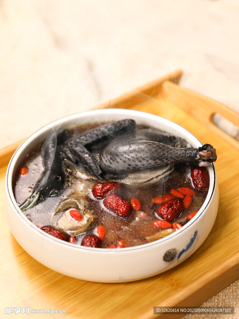 滋补乌鸡汤