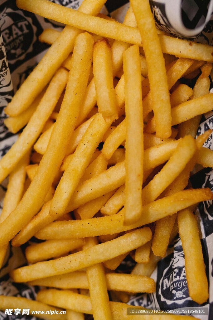 金黄酥脆美味炸薯条