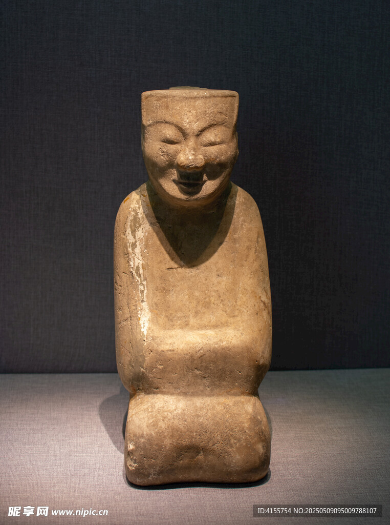 古代跪坐陶俑