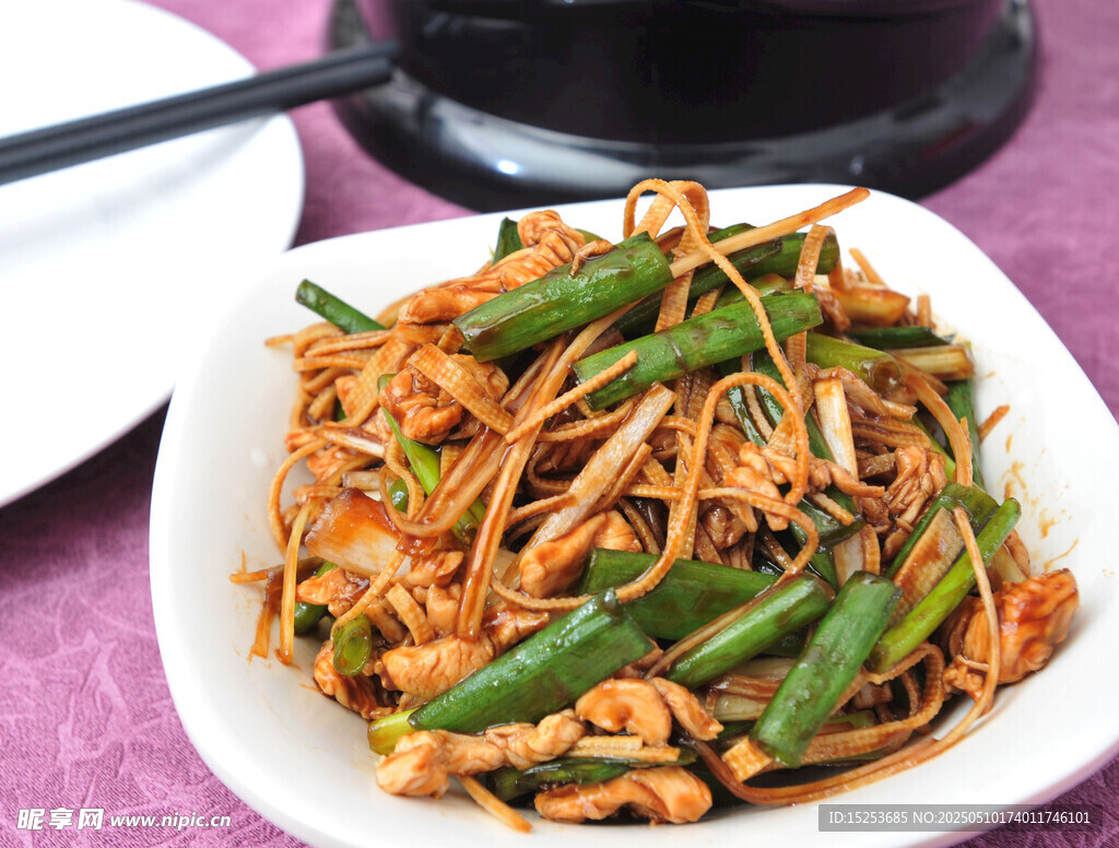 美味青椒肉丝炒豆芽