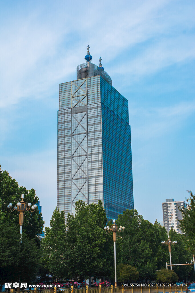 城市中的高耸现代化大楼