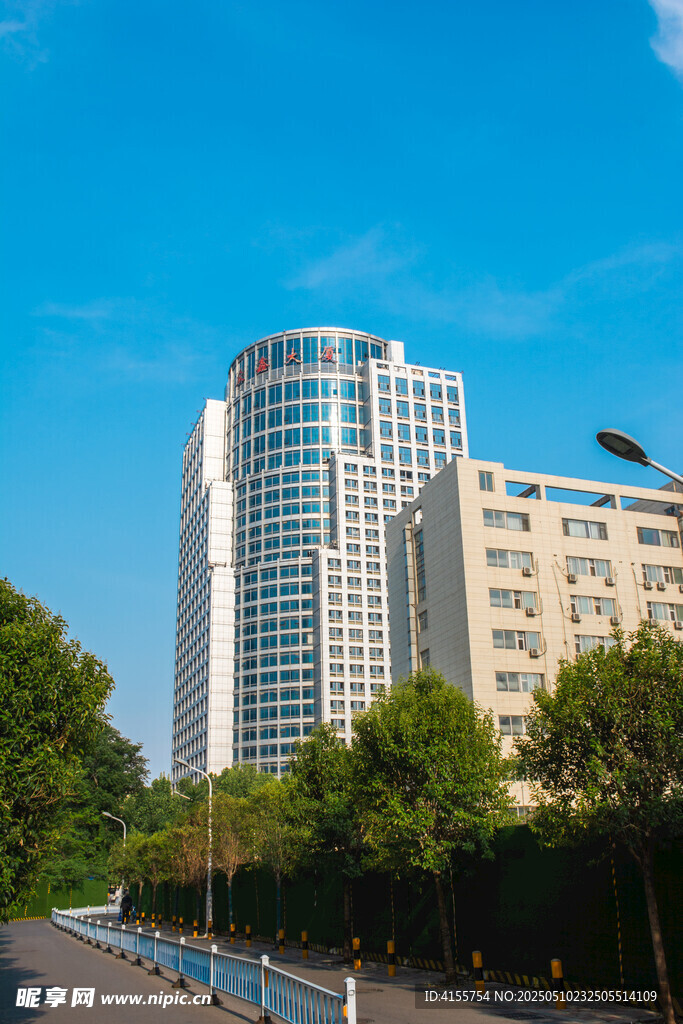 城市中的现代化高楼建筑