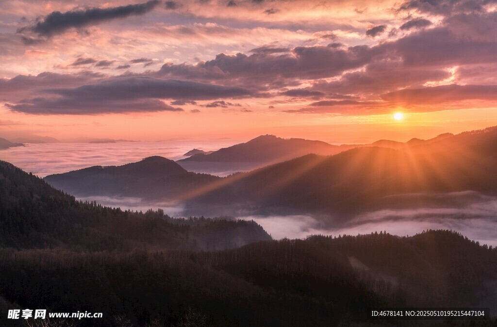 山间日出美景