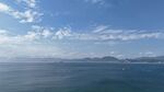 碧海蓝天远山风景图