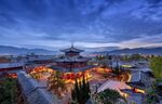 古城夜景中的中式古建筑