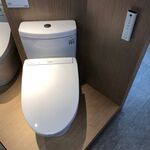 现代简约智能马桶展示