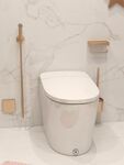 现代简约智能马桶展示