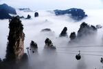 云雾缭绕中的张家界奇峰